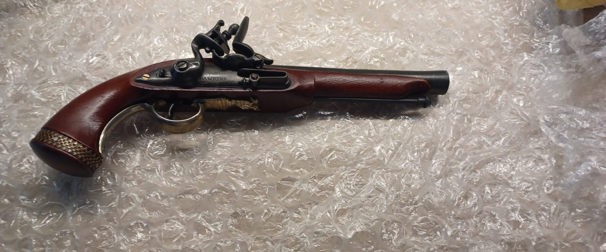 Excellent Condition flintlock pistol made by Hawkins of London.
Not sure of age 
Would make an excellent display item 
Has light damage to bottom scroll.
